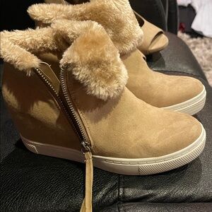 EUC beige suede BRASH wedge sneakers with fur trim, 6.5